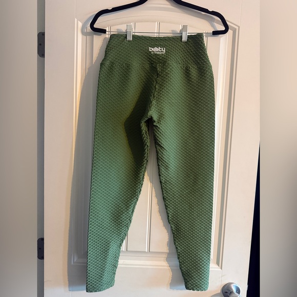 Booty by Brabants Women’s OS Sage Green CROCO SKIN LEGGINGS - Picture 4 of 10